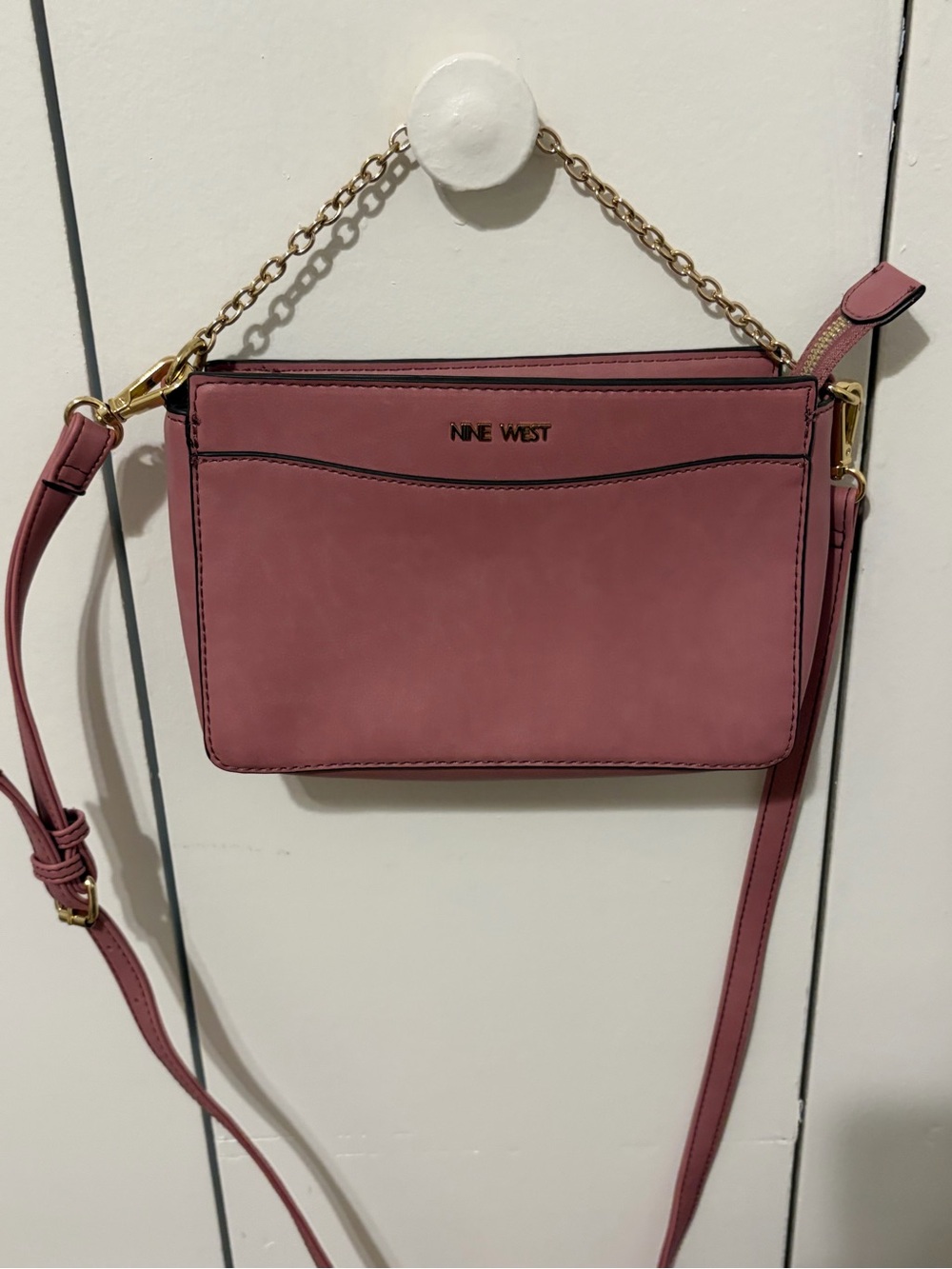 Women’s Nine West Mauve Pink Crossbody Bag with Chain Handle Great Condition!